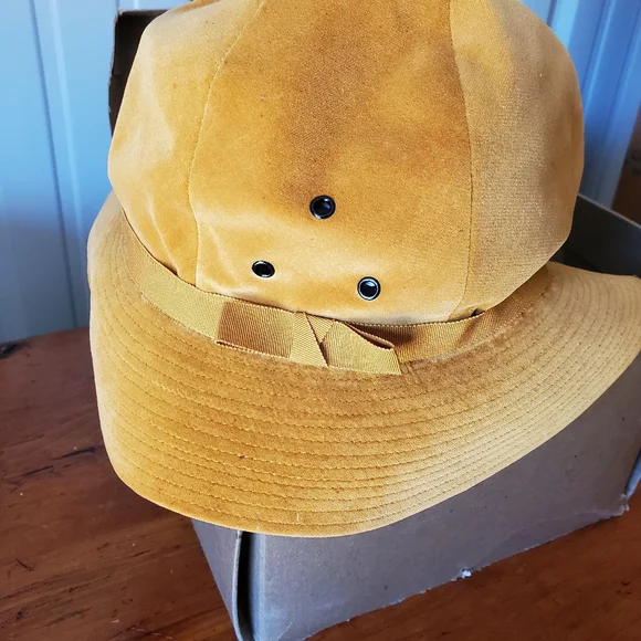 *SOLD* Vintage Betmar (New York) Ladies Cloche/Bucket Hat W/Original Box - Picture 3 of 13